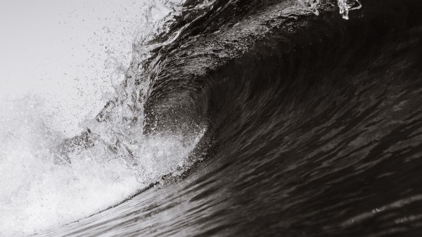 Wave Bw Spray wallpaper