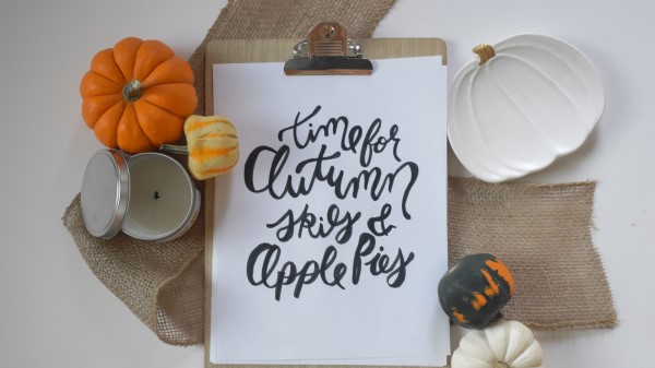 Autumn Words Inscription wallpaper