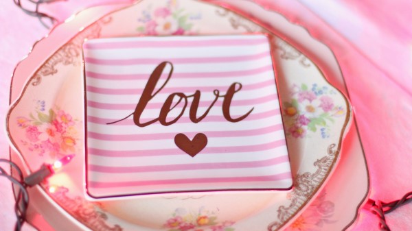 Plate Love Inscription Heart Pink wallpaper