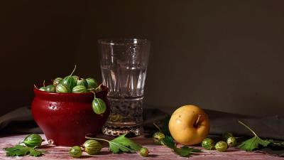 Apple Pot Glass Table Wallpaper