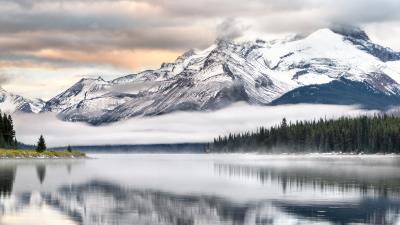 Maligne Lake In Jasper National Park Alberta 8k Wallpaper
