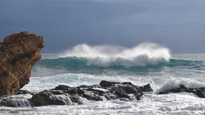 Splashy Wave Wallpaper